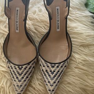Beautiful like new Manolo Blahnik sling back heels!